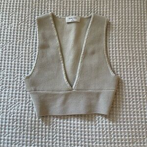 Aritzia crop top